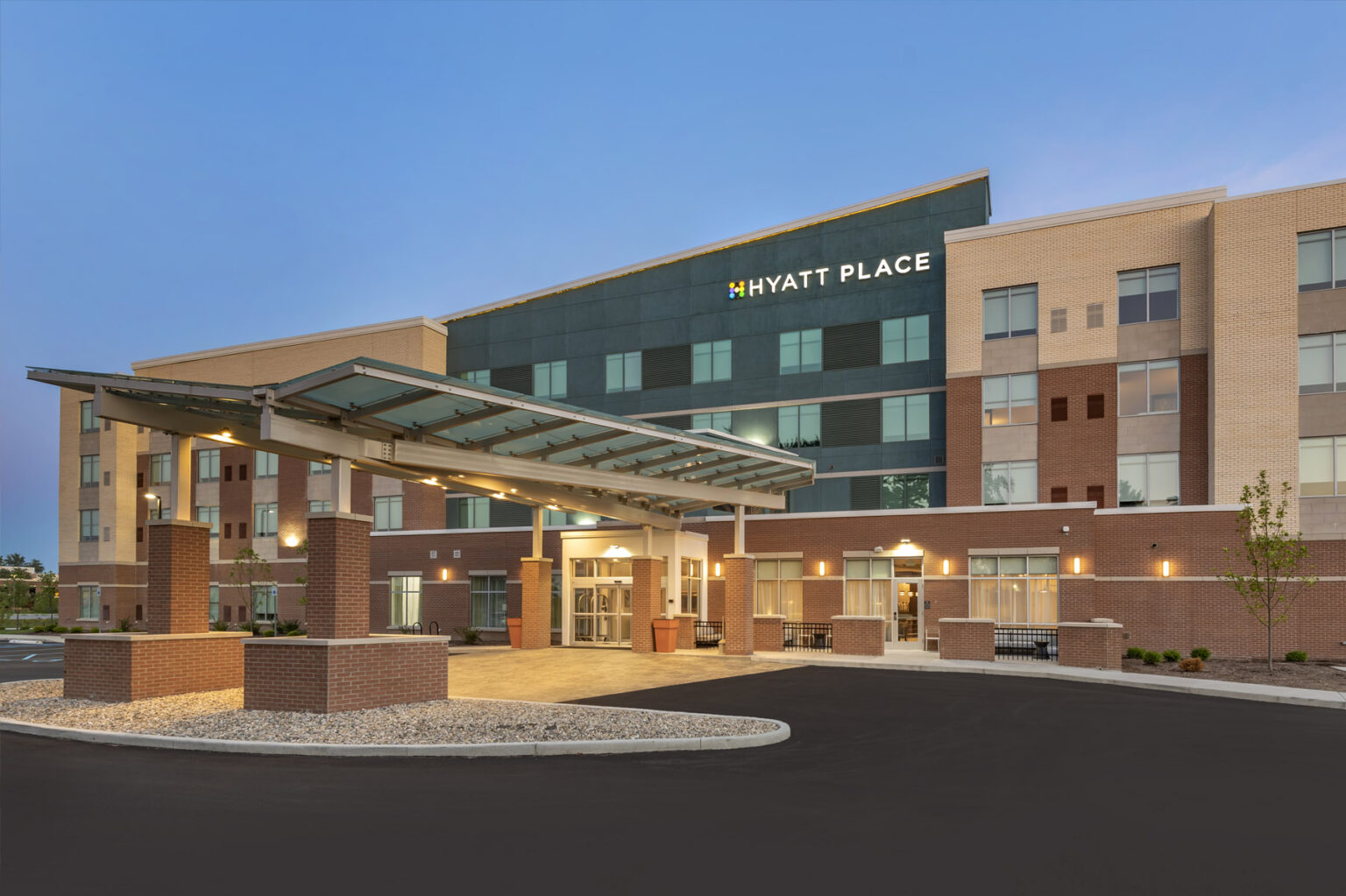 Hyatt Place Exterior Dusk | CS3 Photography