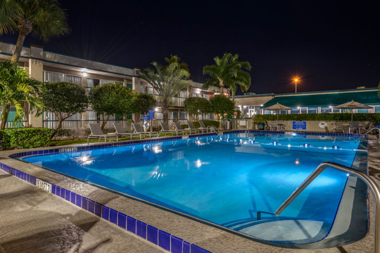 Bestwesternstuartpoolnight CS3 Photography