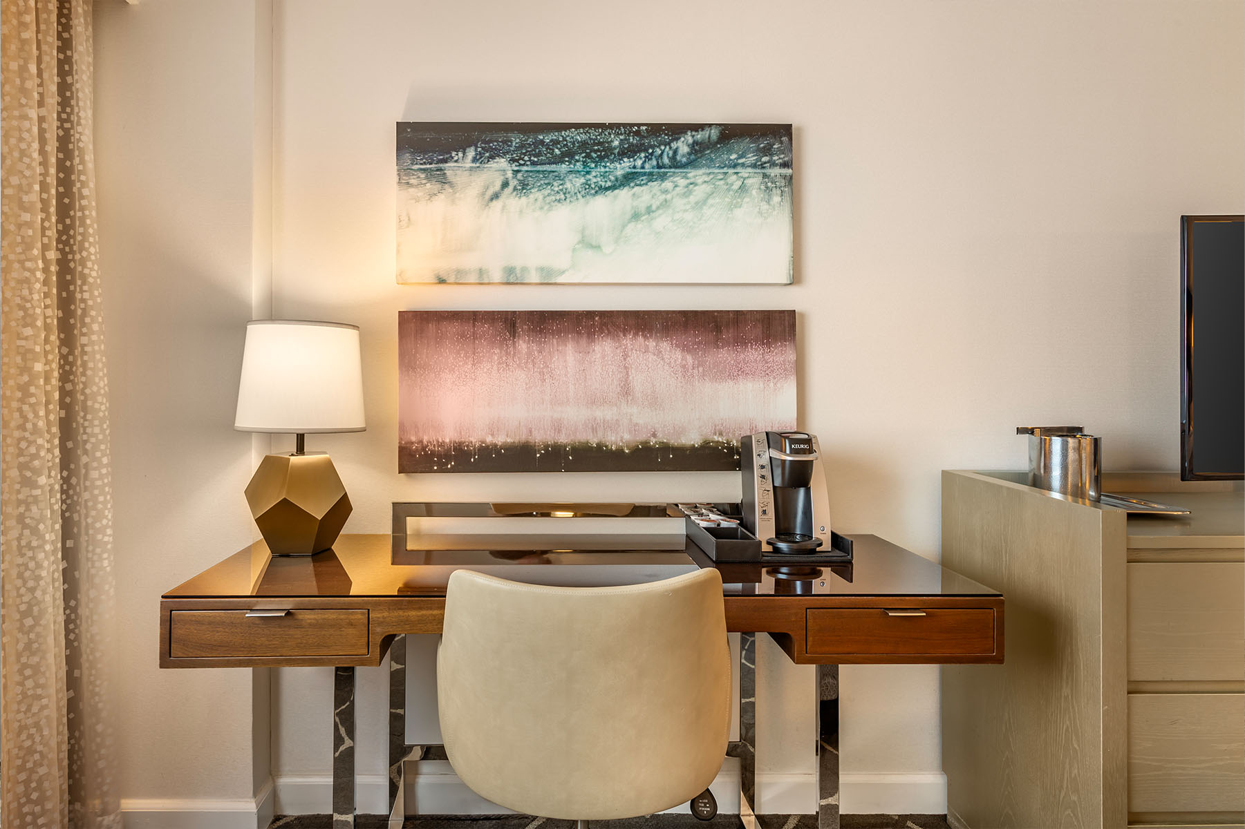 Sonesta Guest Room Desk Cs3photography