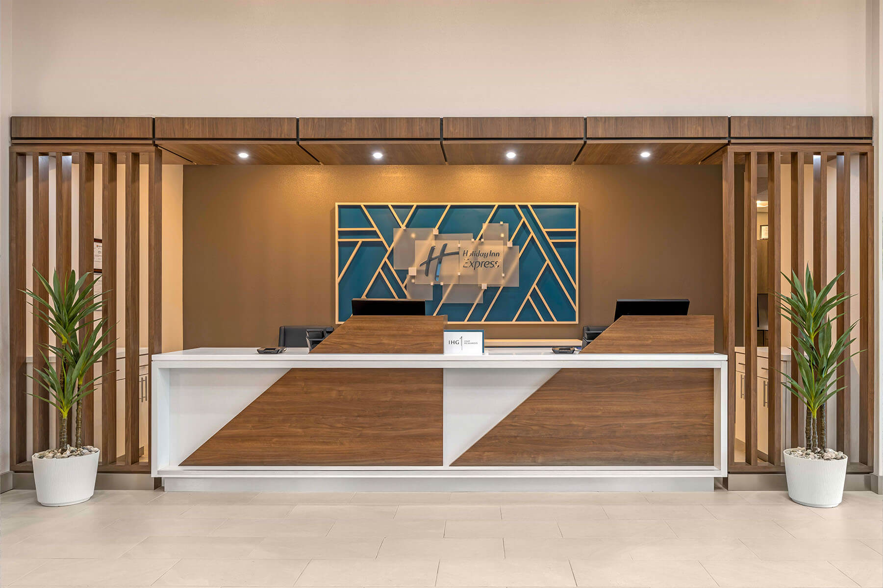 Holiday Inn Express And Suites Lobby Front Desk Cs3 Photography